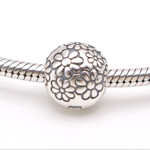 Authentic PANDORA Lazy Daisy Clip - 791013 - Picture 1 of 8